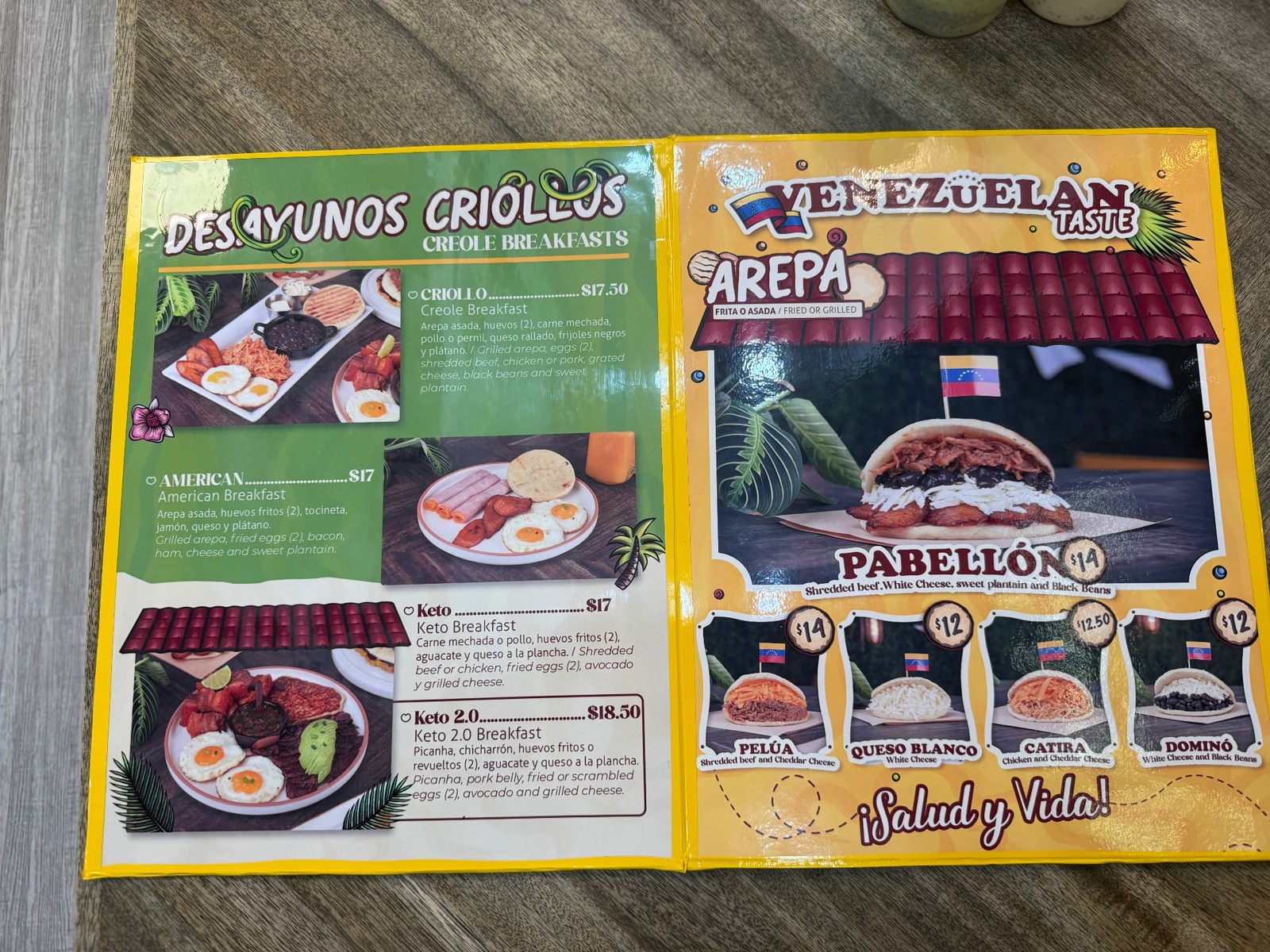 Desayunos y arepas, página del menú original