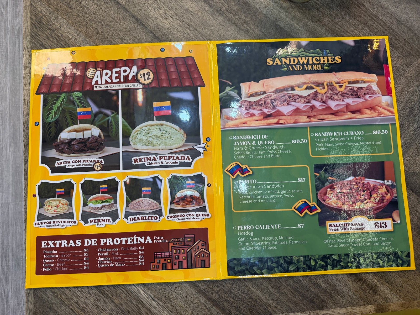 Arepas y sándwiches, página del menú original
