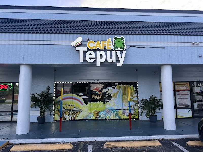 La entrada de Tepuy Cafe, en Michigan Ave, Kissimmee